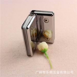草莓视频软件污草莓视频官网下载地址浴室夹
