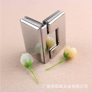 草莓视频软件污草莓视频官网下载地址浴室夹