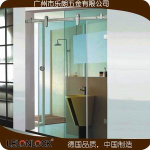 草莓视频软件污淋浴C系列